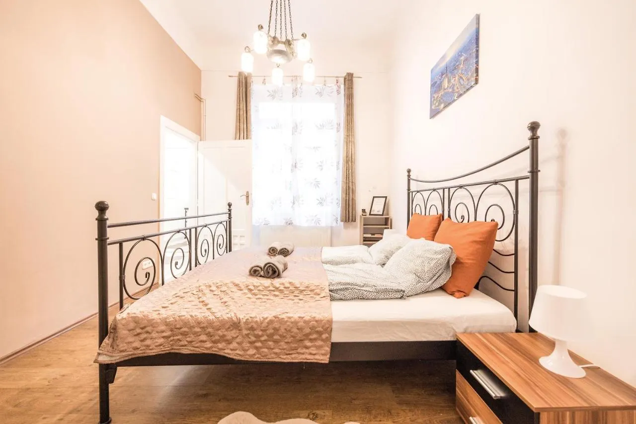 Downtown Tranquility Apartment Budapest