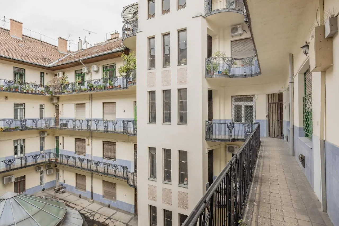 Downtown Tranquility Apartment Budapest